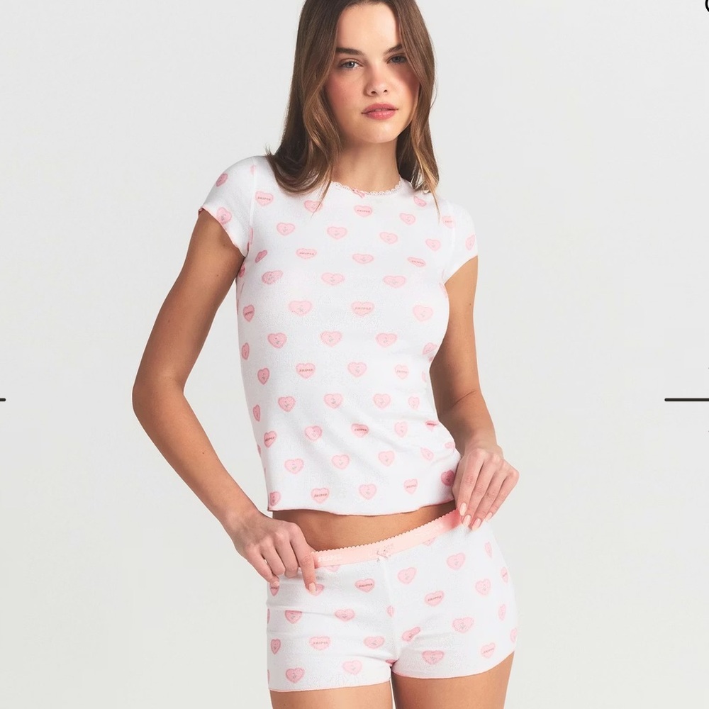 💢💢SOLD💢💢Skims Women’s White & Pink Heart Print Set
